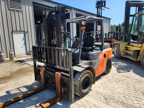 2015 Toyota 8FD40U  For Sale