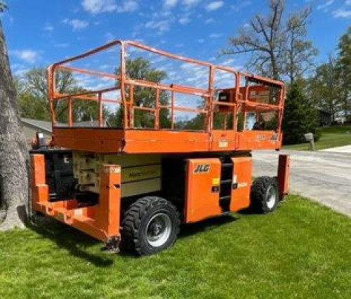 2017 JLG 330LRT  For Sale