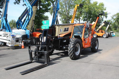 2017 JLG 943  For Sale