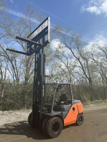 2017 Toyota 8FD45U  For Sale