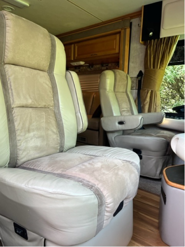 2005 Fleetwood Expedition 34M Diesel For Sale 150159_28