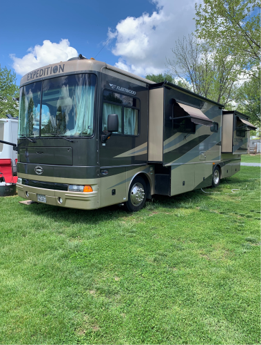 2005 Fleetwood Expedition 34M  For Sale
