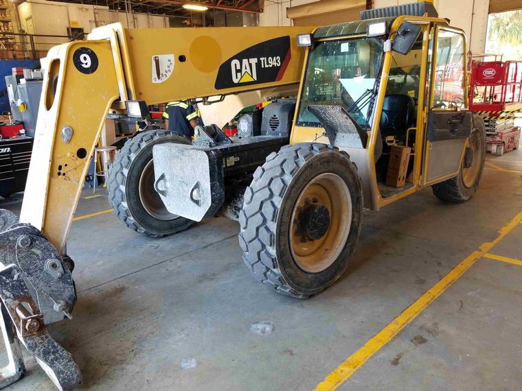 Caterpillar TL943 Telehandler