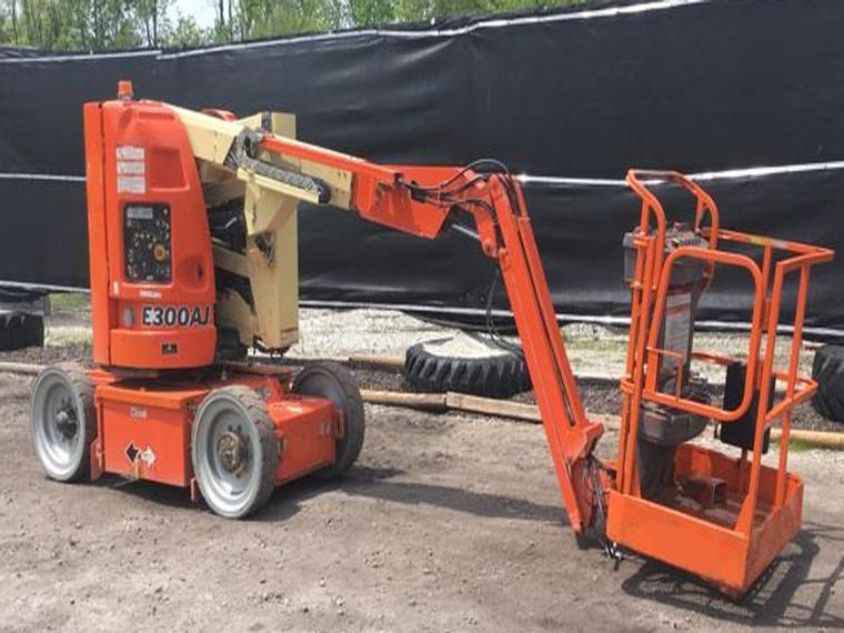 JLG E300AJ Articulating Boom Lift