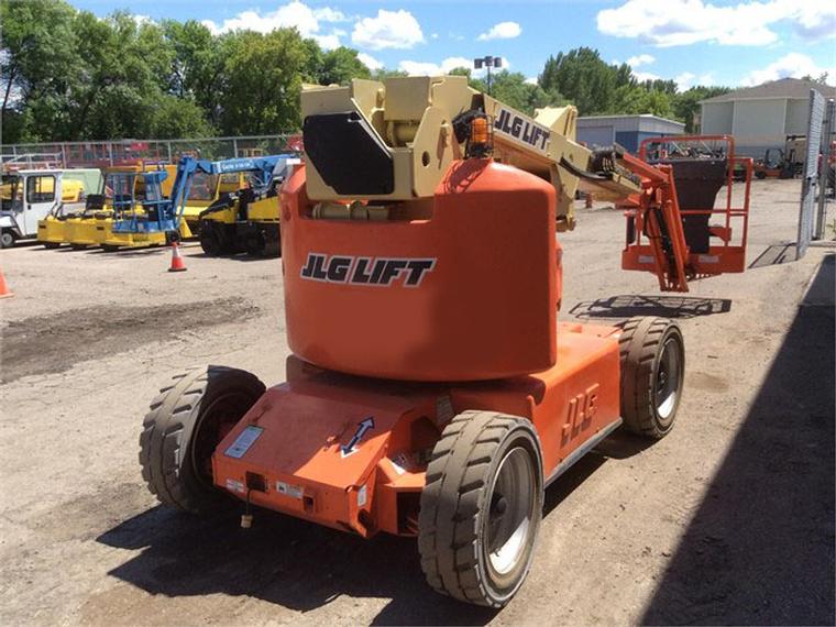 JLG E400AJP Articulating Boom Lift