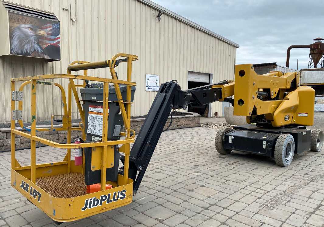 JLG E400AJPN Articulating Boom Lift