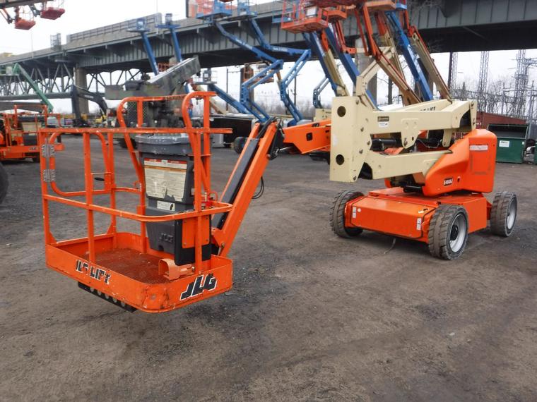 JLG E450AJ Articulating Boom Lift
