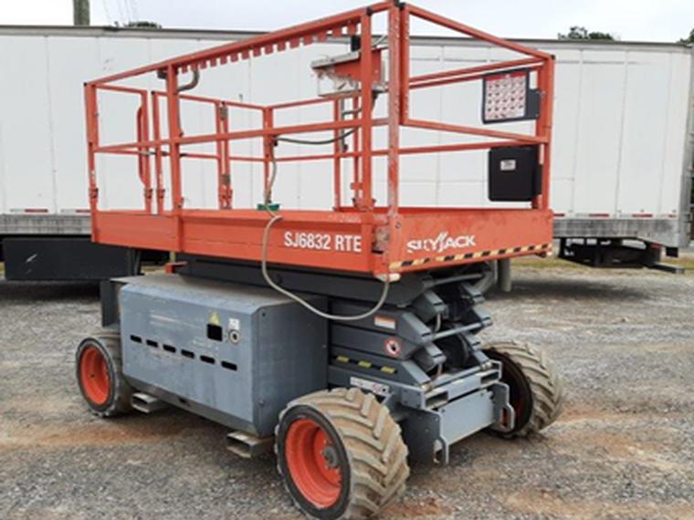 SkyJack SJ6832 Scissor Lift