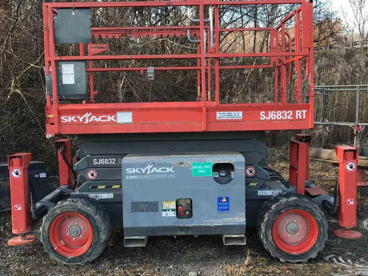 SkyJack SJ6832RT Scissor Lift