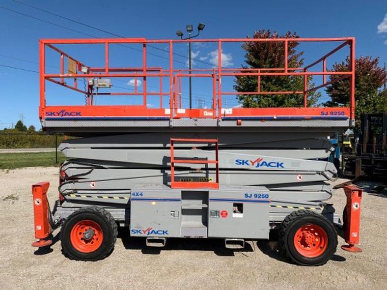 SkyJack SJ9250 Scissor Lift